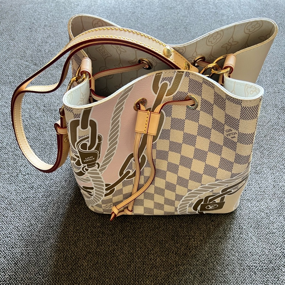 Louis Vuitton Pink and Gold Shoulder Bag - Picture 3 of 7